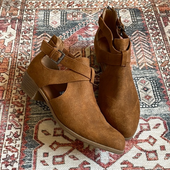 [Indigo Rd] Shoes - Picture 1 of 6